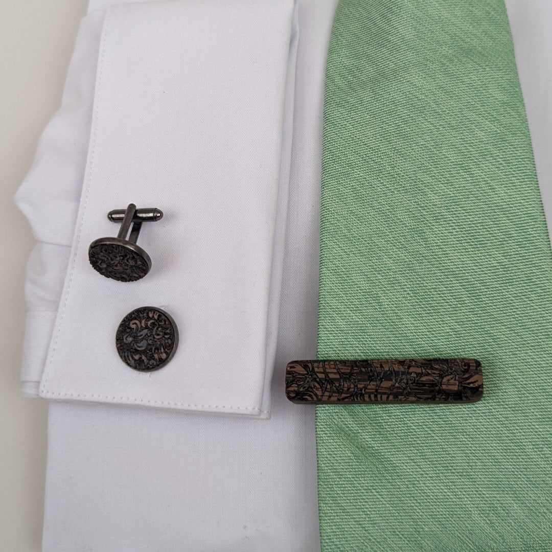 Wenge floral tie bar and cufflinks